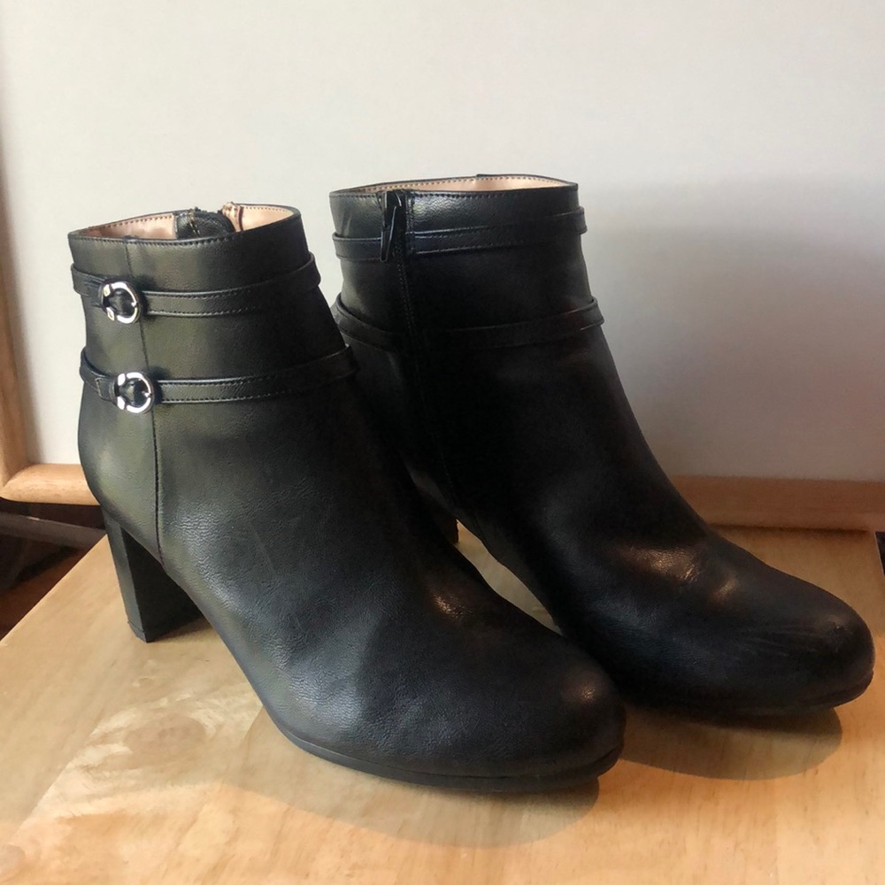Abella black ankle boot